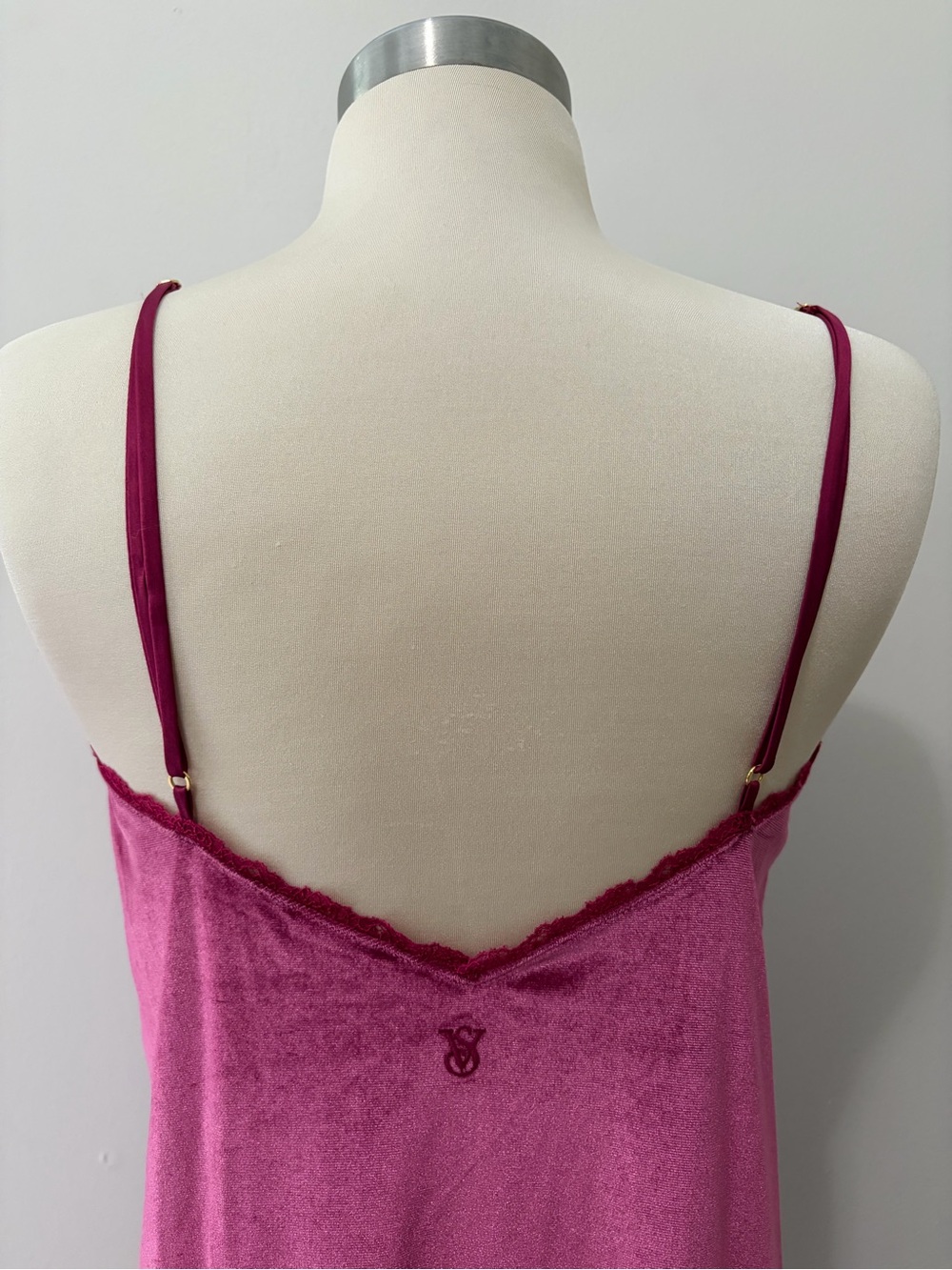Victoria's Secret Fuchsia Velvet Slip with Lace Trim Sz S Coquette Barbiecore - Picture 7 of 7
